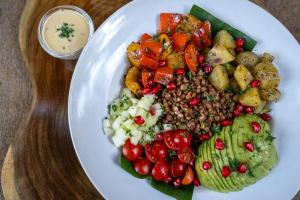 Jídlo v hotelu nebo okolí + 16 fotografií