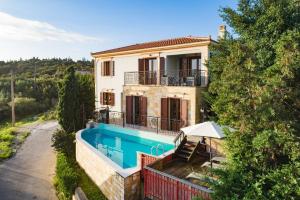 Bazén v ubytování Villa Asteri nebo v jeho okolí