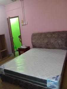 Ένα ή περισσότερα κρεβάτια σε δωμάτιο στο Nazd guest house