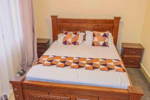 Postel nebo postele na pokoji v ubytování Ebony 1br Nanyuki town