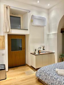 Кухня или мини-кухня в Petit Marchè
