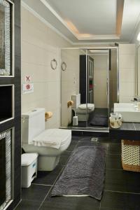 Ванная комната в Villa Thalassa next to the beach