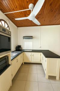 O bucătărie sau chicinetă la Anse paradis