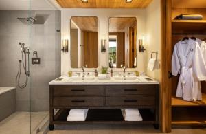 Phòng tắm tại The Sylvan Lodge at Snake River Sporting Club +59 ảnh