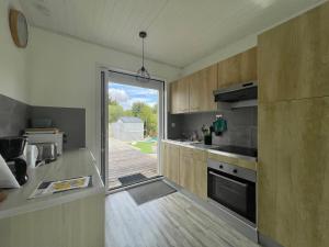 Η κουζίνα ή μικρή κουζίνα στο Le Cocon d'Angles +10 φωτογραφίες