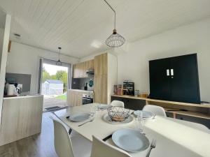 Η κουζίνα ή μικρή κουζίνα στο Le Cocon d'Angles