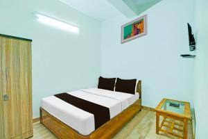 Un pat sau paturi într-o cameră la Hotel O Assam Inn Grand