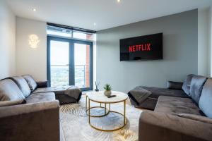 Posezení v ubytování Leeds City Stay on the River - Sleeps 10 - Central