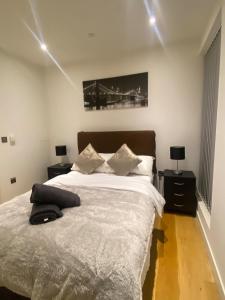 Llit o llits en una habitació de Stunning Apartment - O2 Arena!