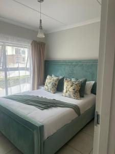 Un pat sau paturi într-o cameră la The Blyde Crystal Logon