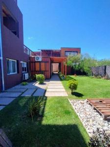 Κήπος έξω από το Apartamento Parque Necochea +24 φωτογραφίες