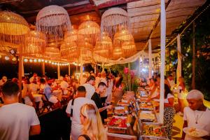 a group of people sitting at tables in a restaurant at Mirante do Arvrao in Rio de Janeiro