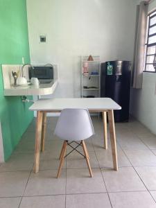 Η κουζίνα ή μικρή κουζίνα στο GalHaus