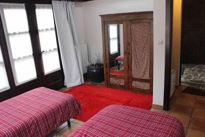 Postel nebo postele na pokoji v ubytování Albergue Rural Montebaserria