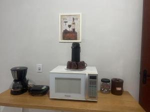 a microwave sitting on top of a counter at Casa completa para ate 10 pessoas in Campo Novo do Parecis +8 photos
