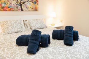 En eller flere senge i et værelse på Chalet relax con piscina en La Rioja + 39 billeder