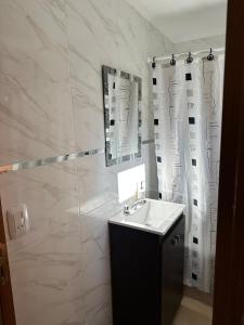 Siempre Verde في تانديل: حمام مع حوض ودش +7 صور