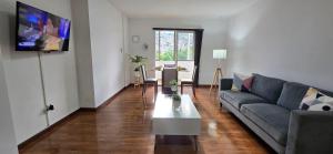 a living room with a couch and a table at Apartamento de lujo en Tequendama, ubicación privilegiada in Cali
