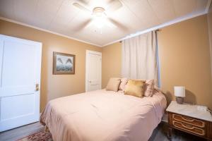 Afbeelding uit fotogalerij van Cozy Urban Home Extra Parking in Akron