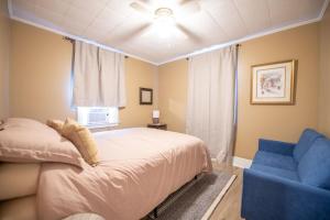 Afbeelding uit fotogalerij van Cozy Urban Home Extra Parking in Akron