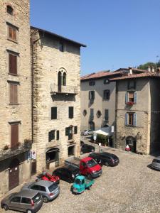 a group of cars parked in front of a building at La Torre Casa Vacanze in Bergamo