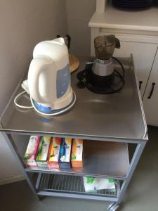a shelf with a blender on top of it at La Torre Casa Vacanze in Bergamo