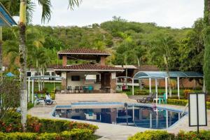 Sundlaugin á Hotel Campestre La María Toro Valle eða í nágrenninu