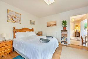 En eller flere senge i et værelse på 6 Bed in Ludchurch oc-m29751