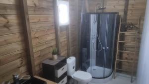 Phòng tắm tại Eden Cottage Accès Exclusif Rivière