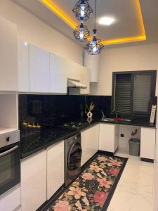 Фотография из галереи Appartement chic a 5 mins de la plage в городе Эль-Хархура +14 фотографий