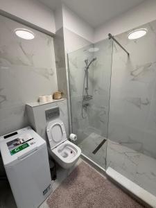 Et badeværelse på Ivory Luxury 1BR + 13 billeder