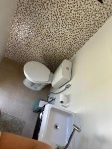 Koupelna v ubytování Sítio com rio e muito verde!