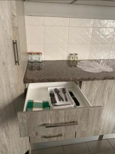 Η κουζίνα ή μικρή κουζίνα στο Vaal Home near Aquadome