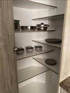 Η κουζίνα ή μικρή κουζίνα στο Vaal Home near Aquadome