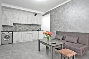 Una cocina o cocineta en Sirik hotel 17 fotos más