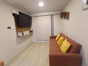 Телевизор и/или развлекательный центр в Comfortable apartment in Parque la Reserva