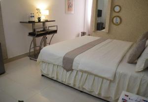 Postel nebo postele na pokoji v ubytování Al-Bayraha Hotel Apartments