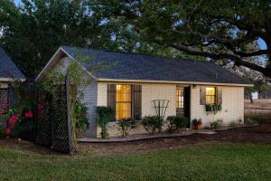 Κήπος έξω από το Cuvee Cottage Hot tub 290 Wine Trail