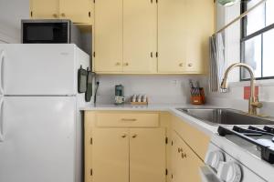 Η κουζίνα ή μικρή κουζίνα στο Cuvee Cottage Hot tub 290 Wine Trail