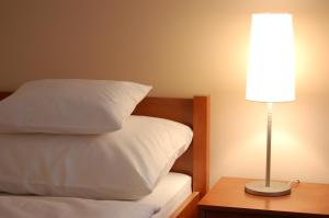 Ένα ή περισσότερα κρεβάτια σε δωμάτιο στο Varga-ház panzió