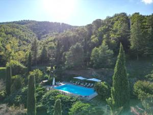 Bazén v ubytování Charming Apartment in Lisciano Niccone with Shared Pool nebo v jeho okolí + 13 fotografií