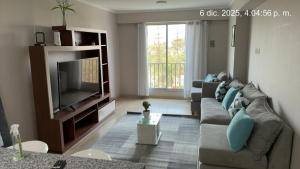 Гостиная зона в Cozy apartment overlooking Parque de las Aguas