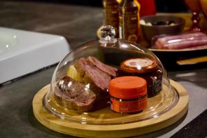 Φαγητό σε αυτό το διαμέρισμα ή κάπου εκεί κοντά