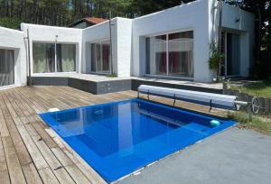 Bazén v ubytování La Casba 15 mm plage Contis nebo v jeho okolí