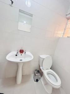 Ένα μπάνιο στο La Nabel Cottage