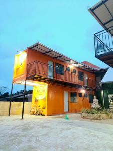 Bygningen som lejlighedshotellet ligger i + 19 billeder