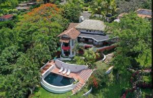an aerial view of a house with a swimming pool at Hotel Villa La Fortuna in Filipina