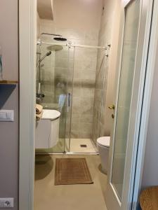 Et badeværelse på Decebal Relax Room