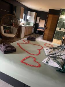 a table with a heart drawn on it in a kitchen at gîte romantique in Etalondes-la-Pipe