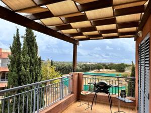 Ảnh trong thư viện ảnh của Large apartment in an idyllic complex, ocean view ở Mandria +18 ảnh